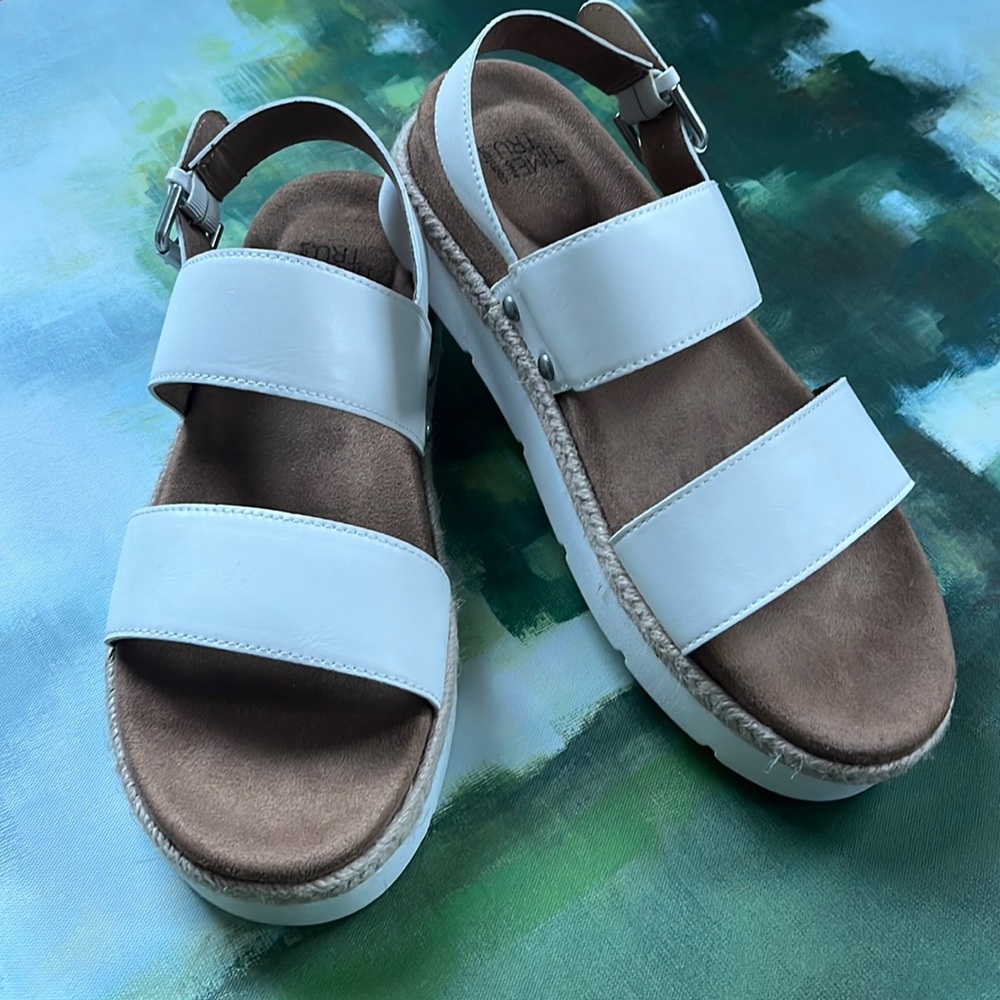Time and Tru Flatform Sandal White Sz 9